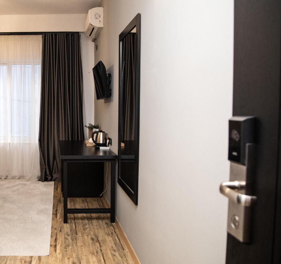 Triss Hotel Tiranë Eksteriør bilde